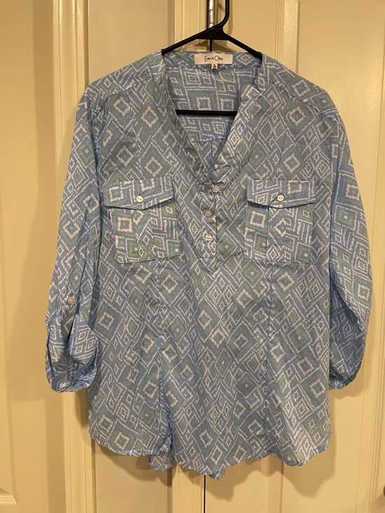 Eden & Olivia Tops - Eden & Olivia Light Blue Geometric V-Neck Tunic with Green Accents